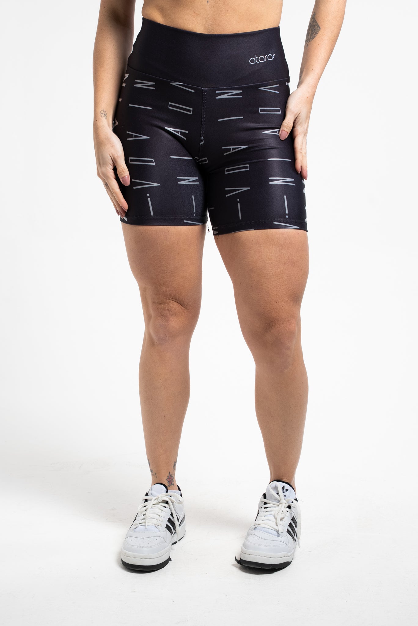 Bermuda Estampa Divina Preto - atarafitness